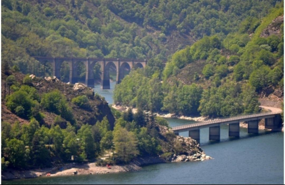 Sur Les Rochers Du Lac & Location-Rando En Vtt Villefort  Εξωτερικό φωτογραφία