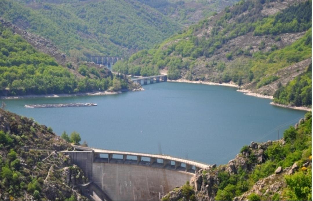 Sur Les Rochers Du Lac & Location-Rando En Vtt Villefort  Εξωτερικό φωτογραφία